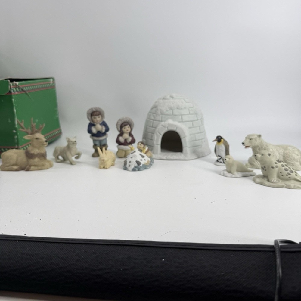 House Of Lloyd Christmas Around The World Arctic Nativity All In Tact Box - Picture 11 of 16